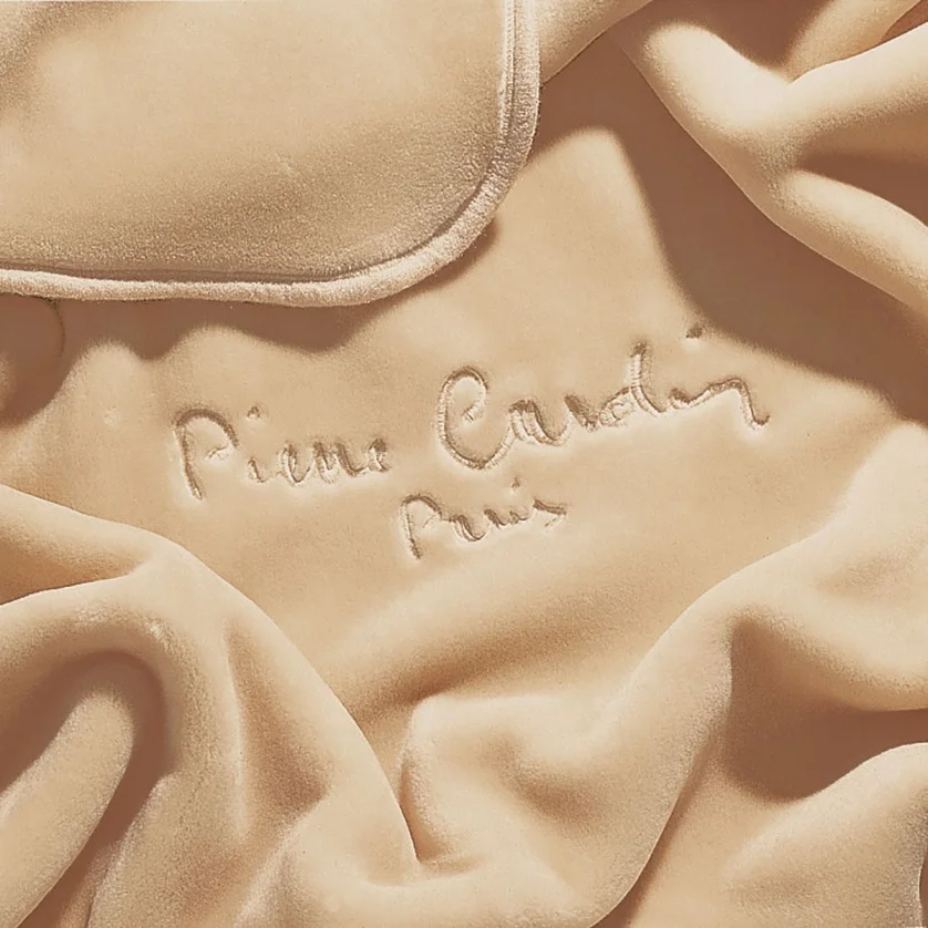 ΚΟΥΒΕΡΤΑ KING SIZE 240X260 PIERRE CARDIN NANCY 545 OFF WHITE(15) ΚΟΥΒΕΡΤΑ KING SIZE 240X260 PIERRE CARDIN NANCY 545 OFF WHITE(15)