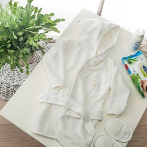 img-Art 4103 Σέτ μπουρνουζάκι & παντοφλάκι κεντημένο ( 1-2 ετών ) BEAUTY HOME FL