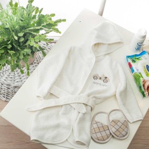 img-Art 4104 Σέτ μπουρνουζάκι & παντοφλάκι κεντημένο ( 1-2 ετών ) BEAUTY HOME FL