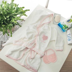 img-Art 4105 Σέτ μπουρνουζάκι & παντοφλάκι κεντημένο ( 1-2 ετών ) BEAUTY HOME FL