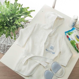 img-Art 4107 Σέτ μπουρνουζάκι & παντοφλάκι κεντημένο ( 1-2 ετών ) BEAUTY HOME FL