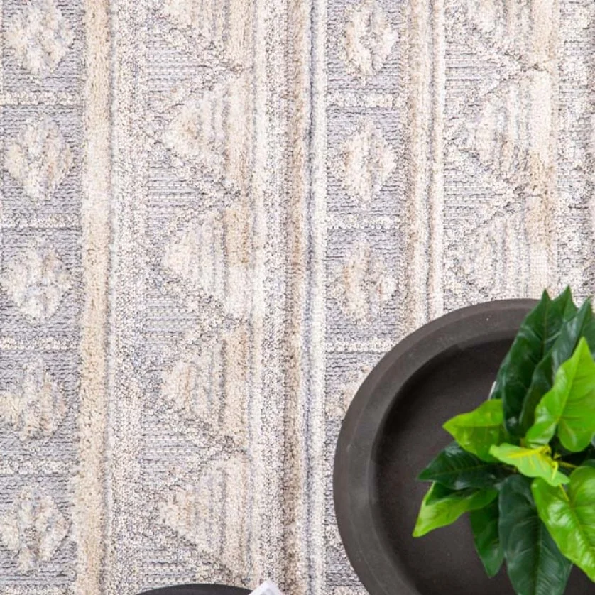 Χαλί La Casa 725A WHITE L.GRAY Royal Carpet - 67 x 140 cm Χαλί La Casa 725A WHITE L.GRAY Royal Carpet - 67 x 140 cm